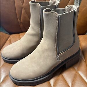 Rocket Dog Chelsea Boot - 7